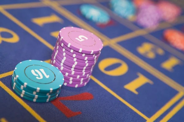 Baccarat card game on sgp paito mobile with live dealer